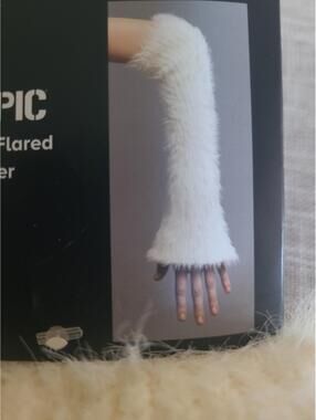 Hot Topic Cream Fuzzy Flared Armwarmer